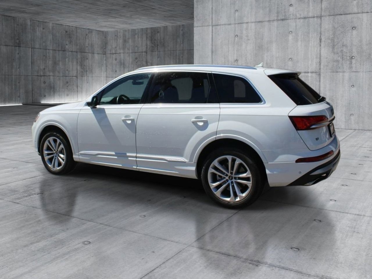 Used 2025 Audi Q7 3.0T Premium Plus AWD/4WD image 3