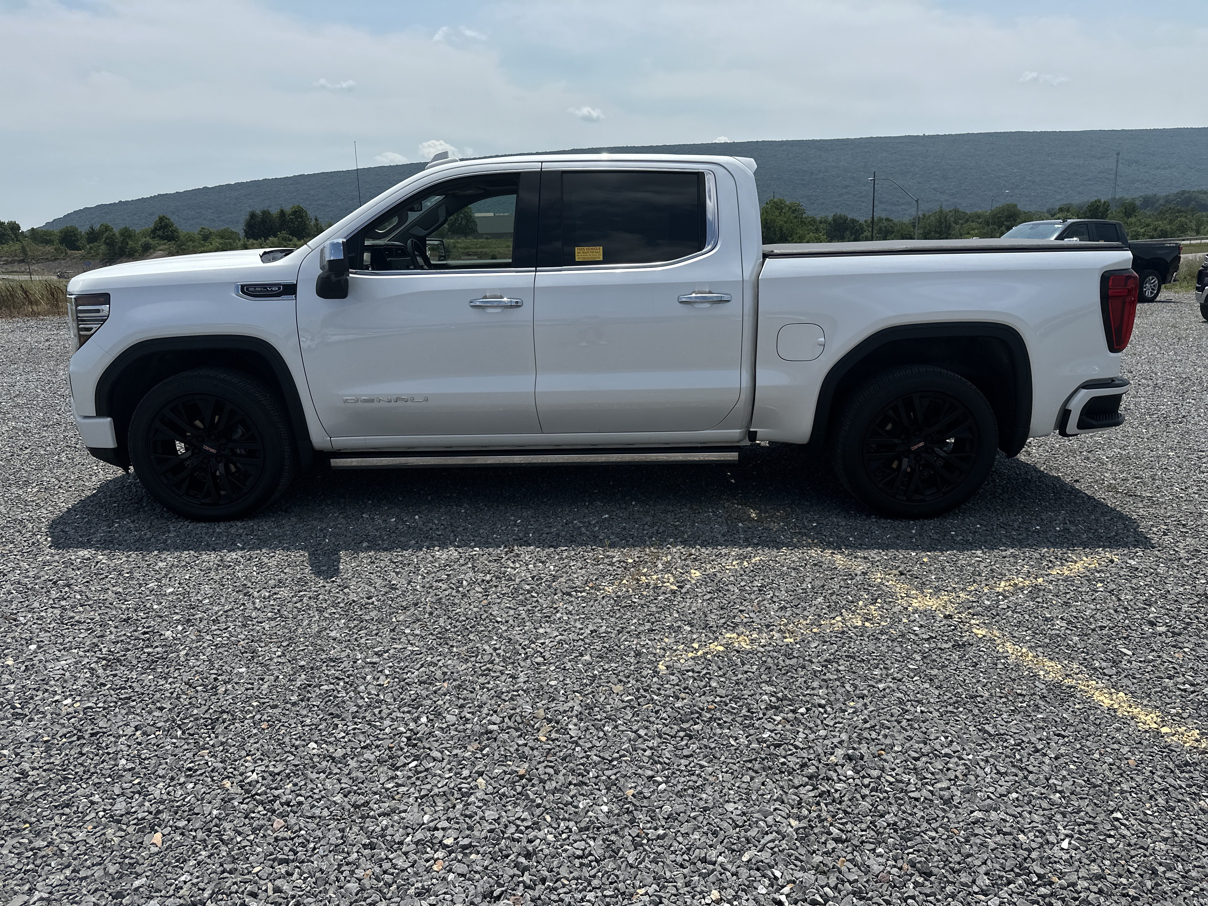 Used 2024 GMC Sierra 1500 Denali AWD/4WD image 2