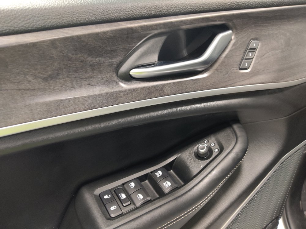 Used 2021 Jeep Grand Cherokee L Limited AWD/4WD image 27
