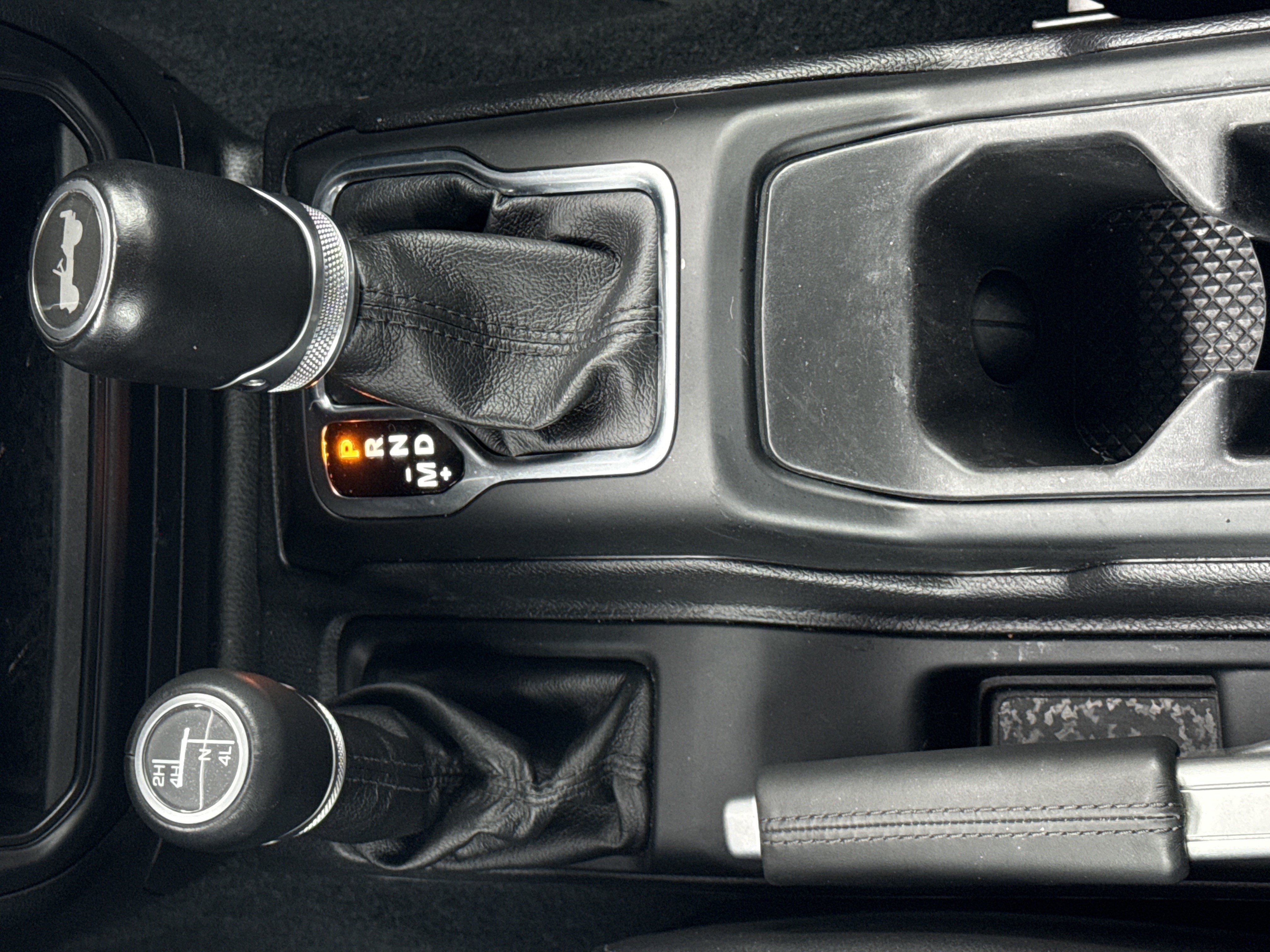 Used 2020 Jeep Wrangler Unlimited Sahara image 25