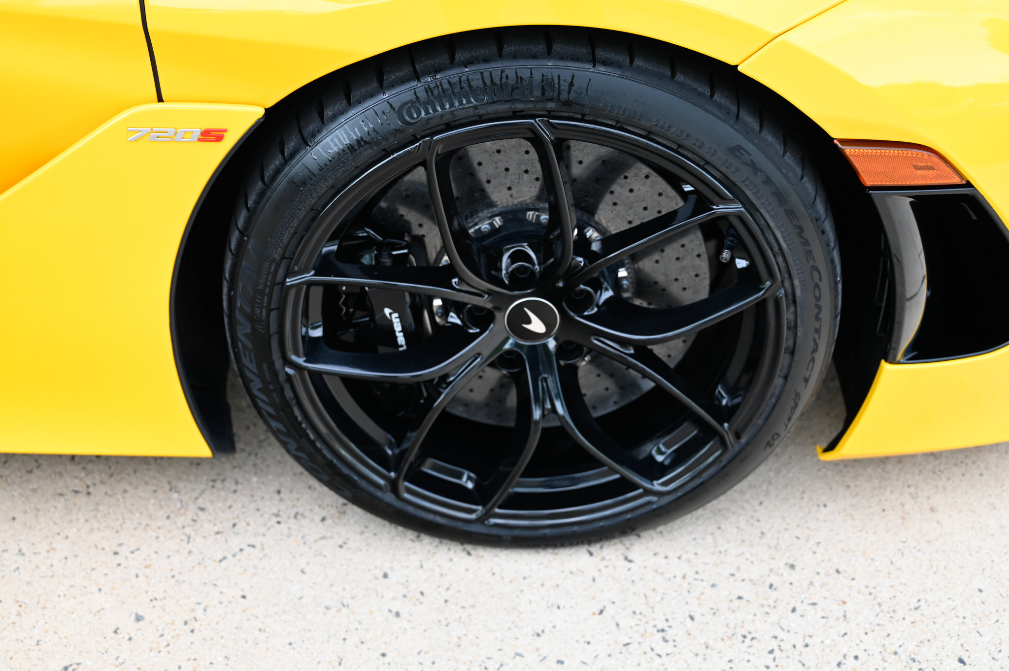 Used 2020 McLaren 720S Performance RWD image 32