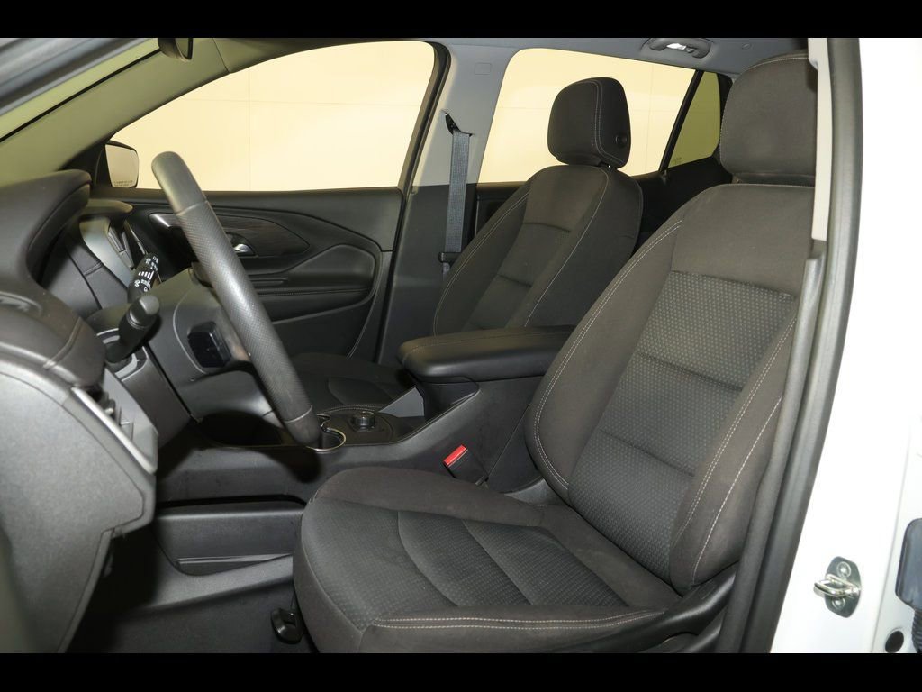 Used 2023 GMC Terrain SLE w/ Elevation Edition image 3