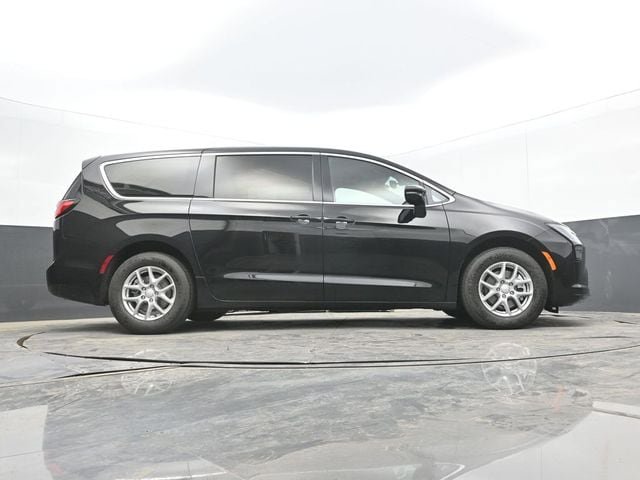 New 2027 Chrysler Pacifica Select FWD image 60