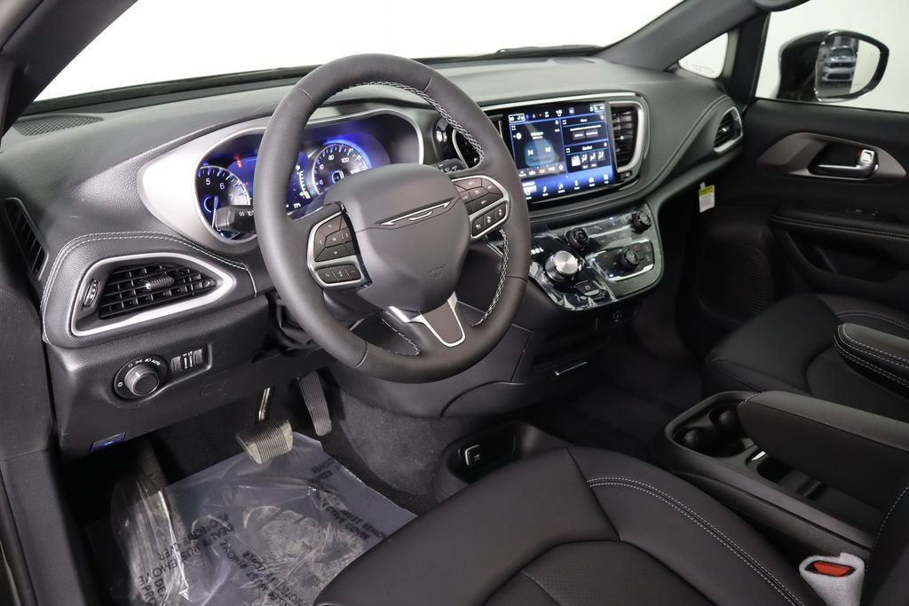 New 2027 Chrysler Pacifica Select FWD image 28