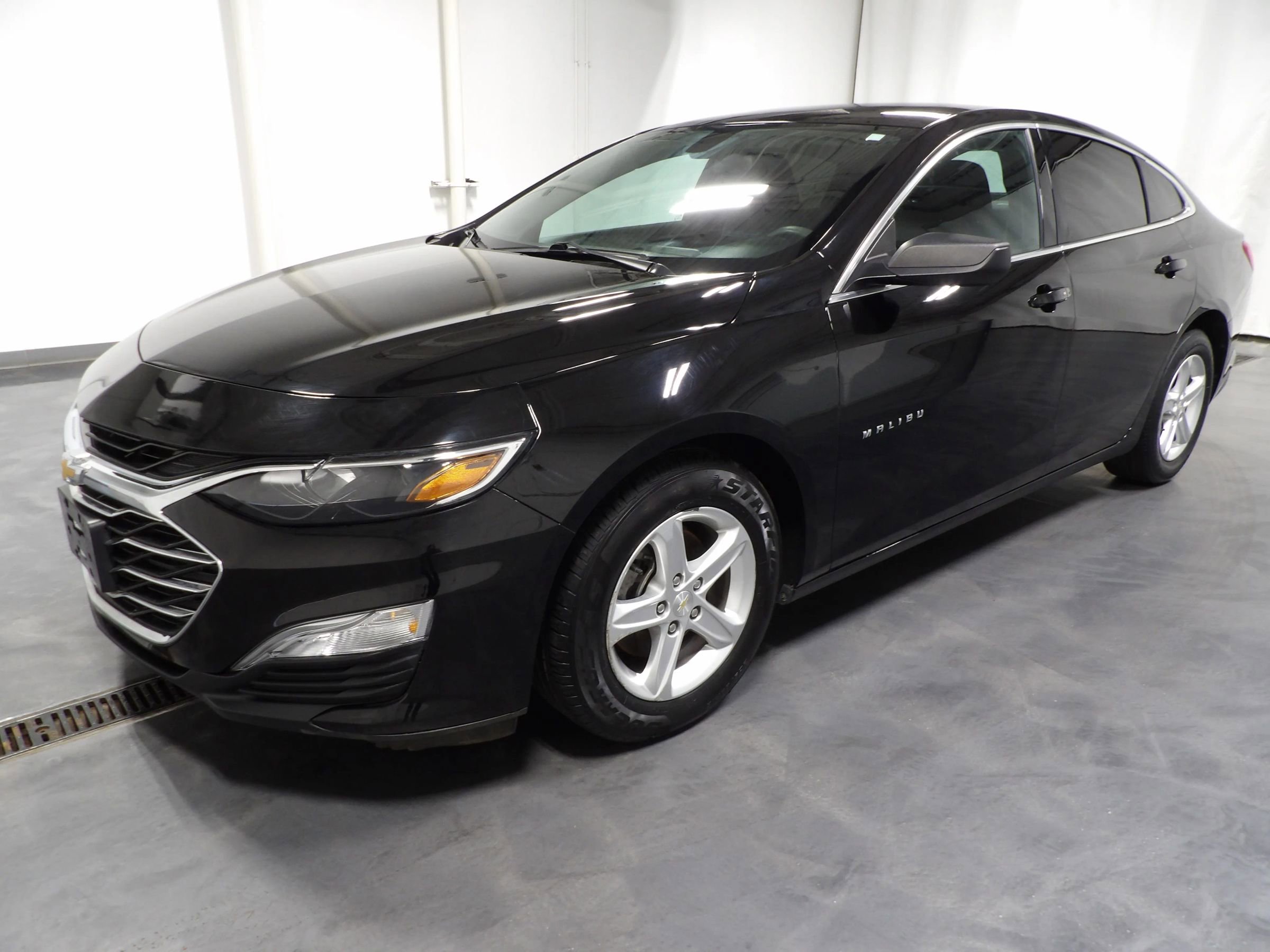 Used 2021 Chevrolet Malibu LS image 3