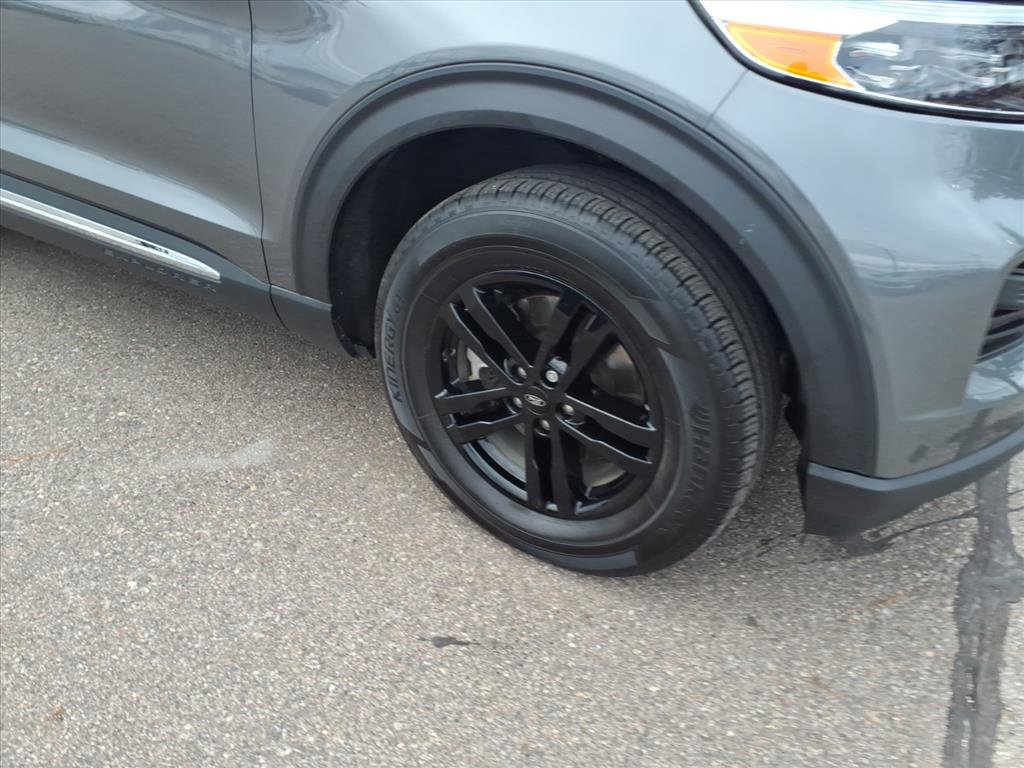 Certified 2023 Ford Explorer XLT image 5