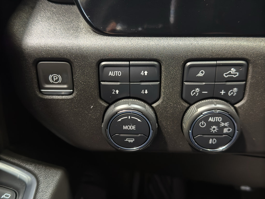 Used 2024 Chevrolet Silverado 1500 RST AWD/4WD image 36