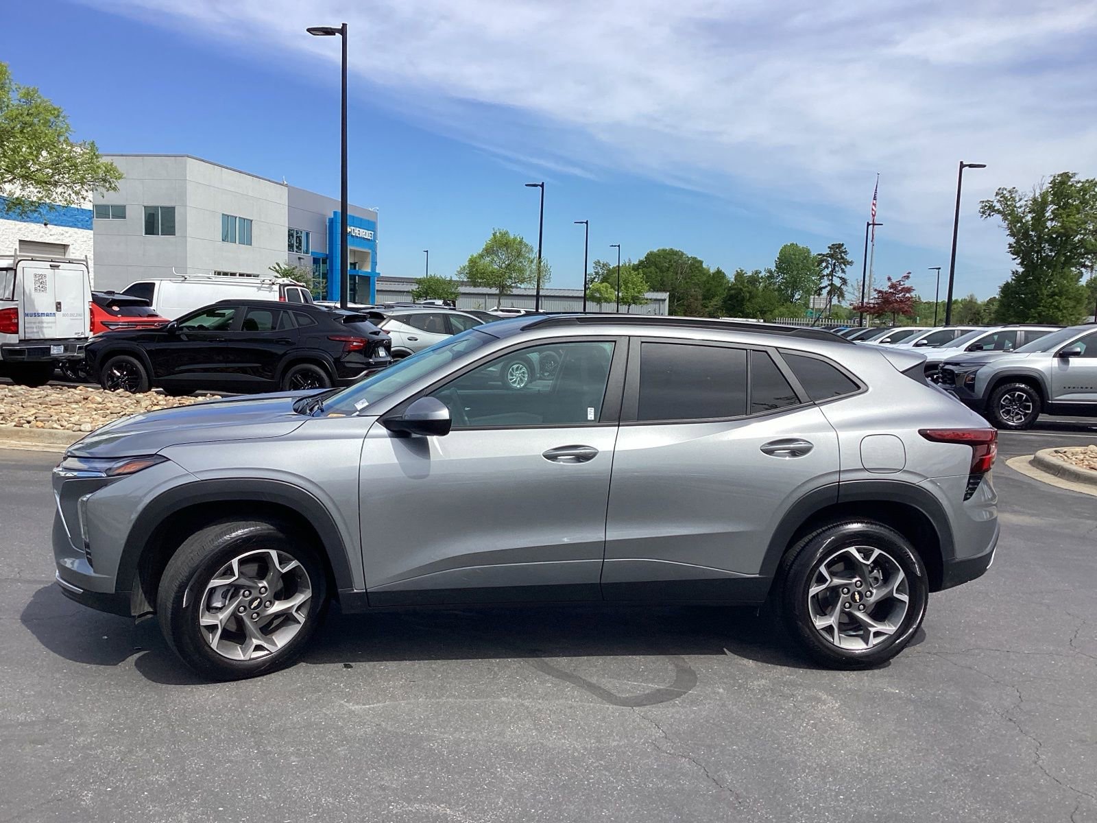 Used 2025 Chevrolet Trax LT w/ LT Convenience Package image 6