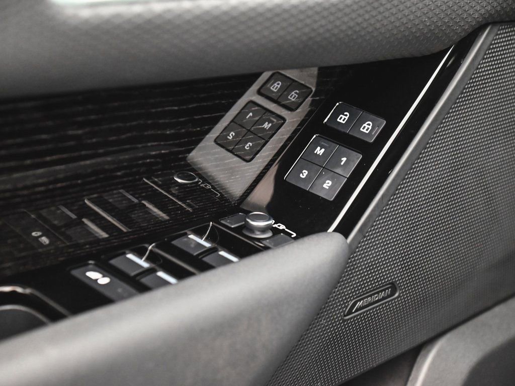 Used 2023 Land Rover Range Rover Velar S image 9