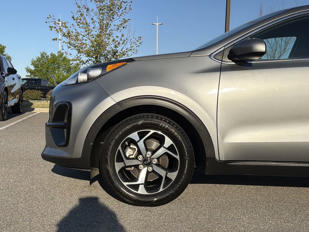 Used 2022 Kia Sportage LX image 9