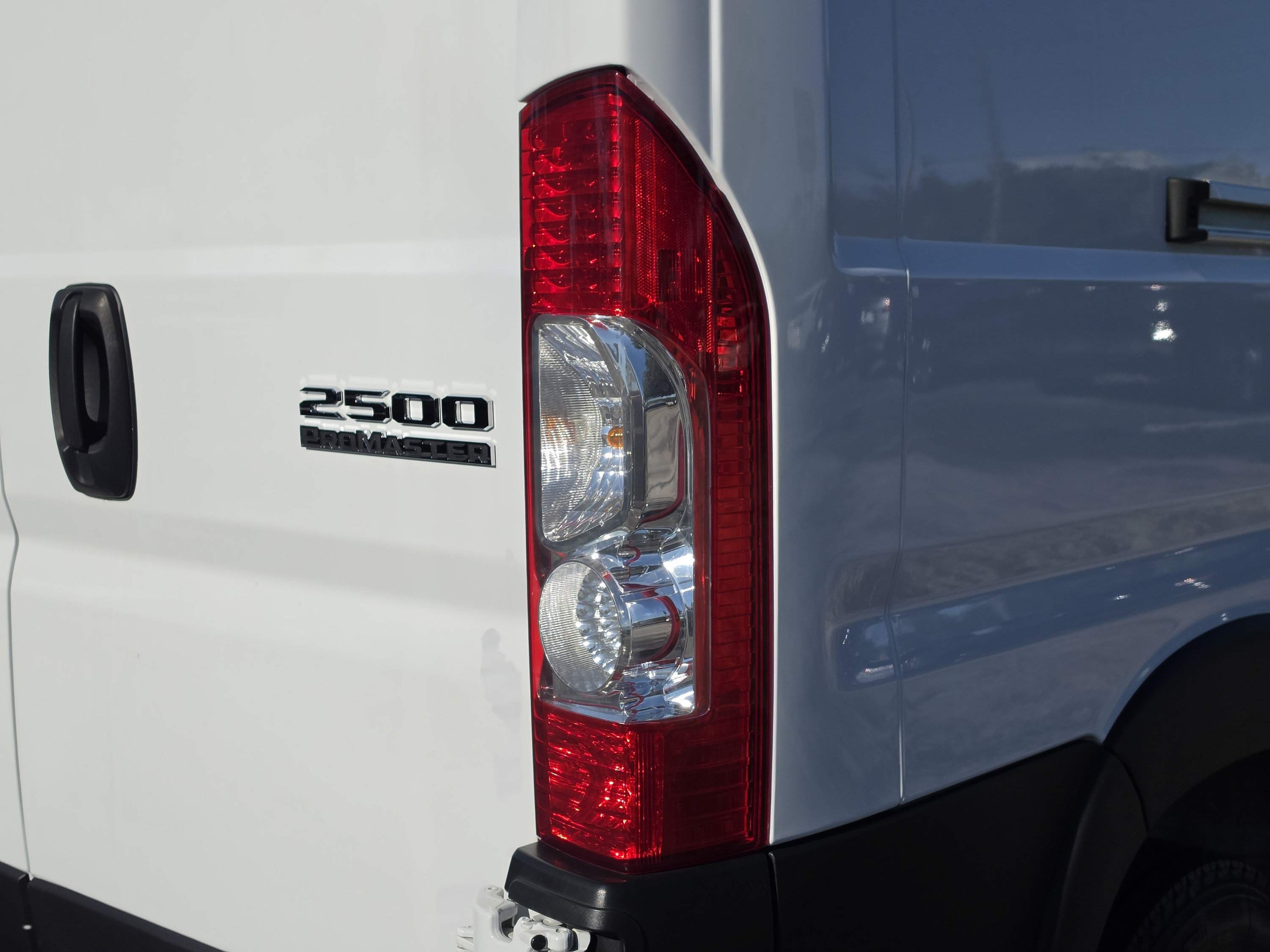 Used 2025 RAM ProMaster 2500 w/ Convenience Group FWD image 14