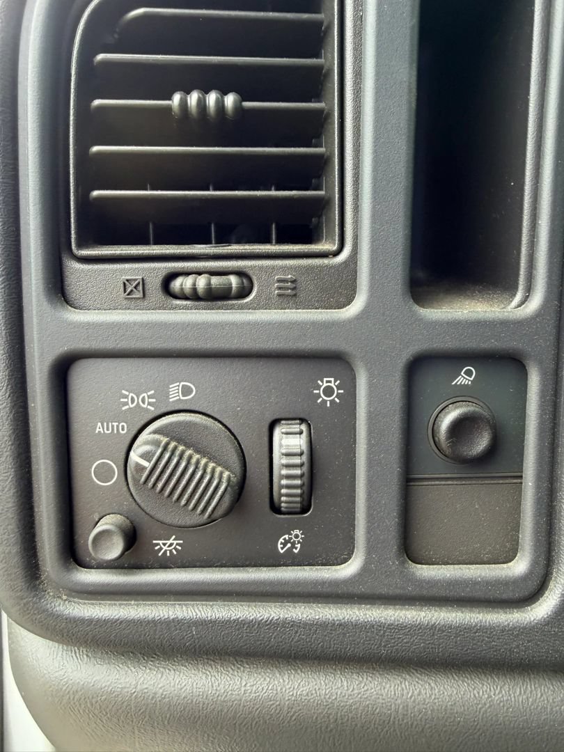 Used 2006 Chevrolet Silverado 1500 W/T RWD image 18