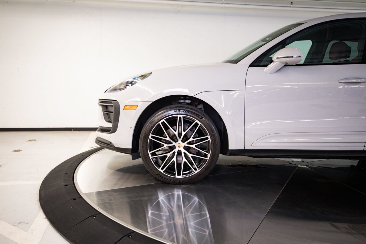 Certified 2023 Porsche Macan AWD/4WD image 11