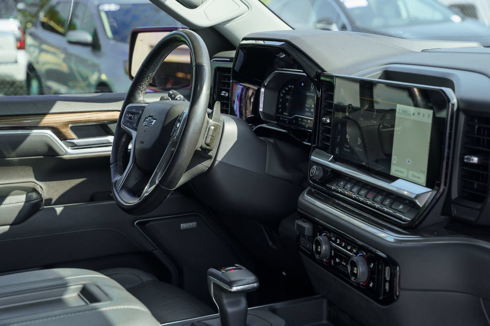 Used 2022 Chevrolet Silverado 1500 LT Trail Boss w/ LT Trail Boss Premium Package AWD/4WD image 14