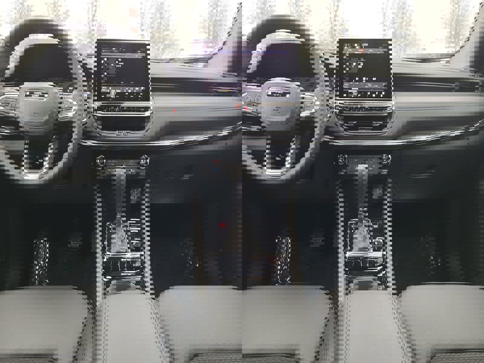 New 2026 Jeep Compass Latitude image 18