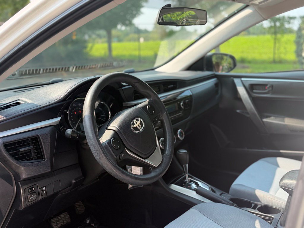 Used 2015 Toyota Corolla L FWD image 2