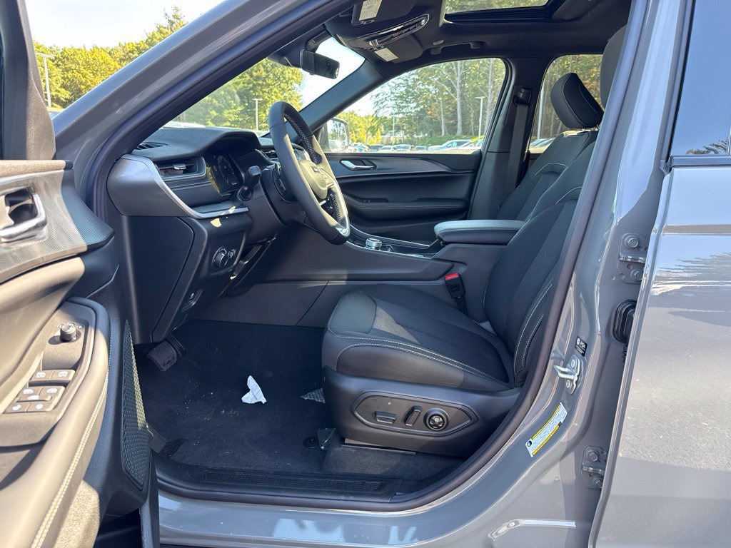 New 2027 Jeep Grand Cherokee Laredo X AWD/4WD image 17
