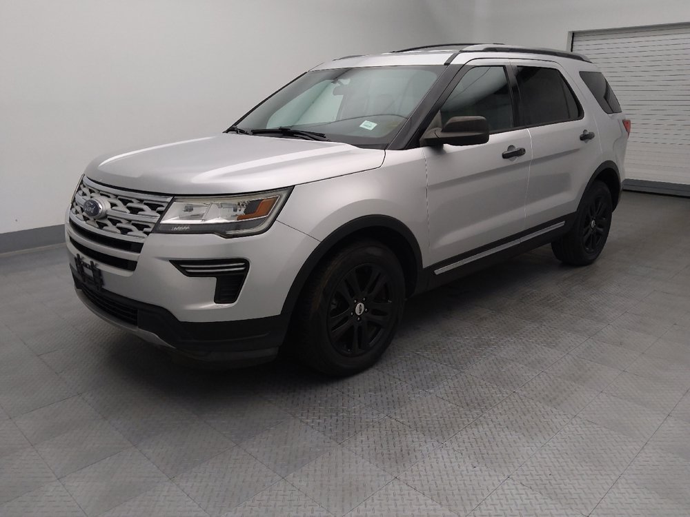 Used 2018 Ford Explorer XLT FWD image 2