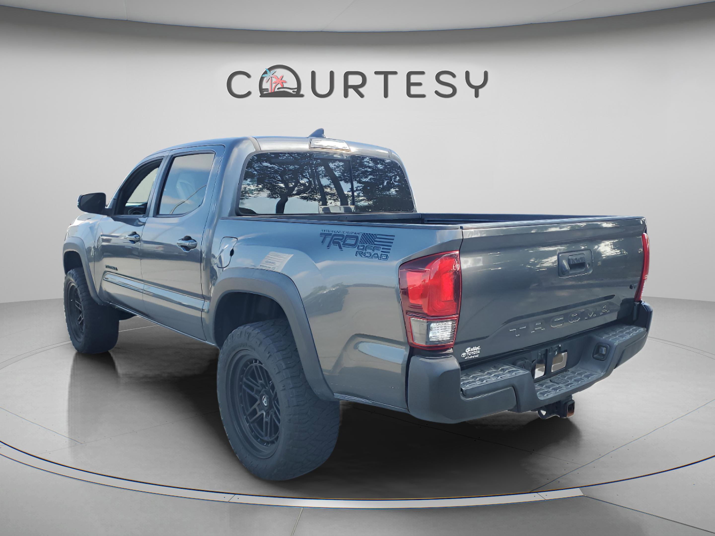 Used 2019 Toyota Tacoma TRD Off-Road RWD image 2