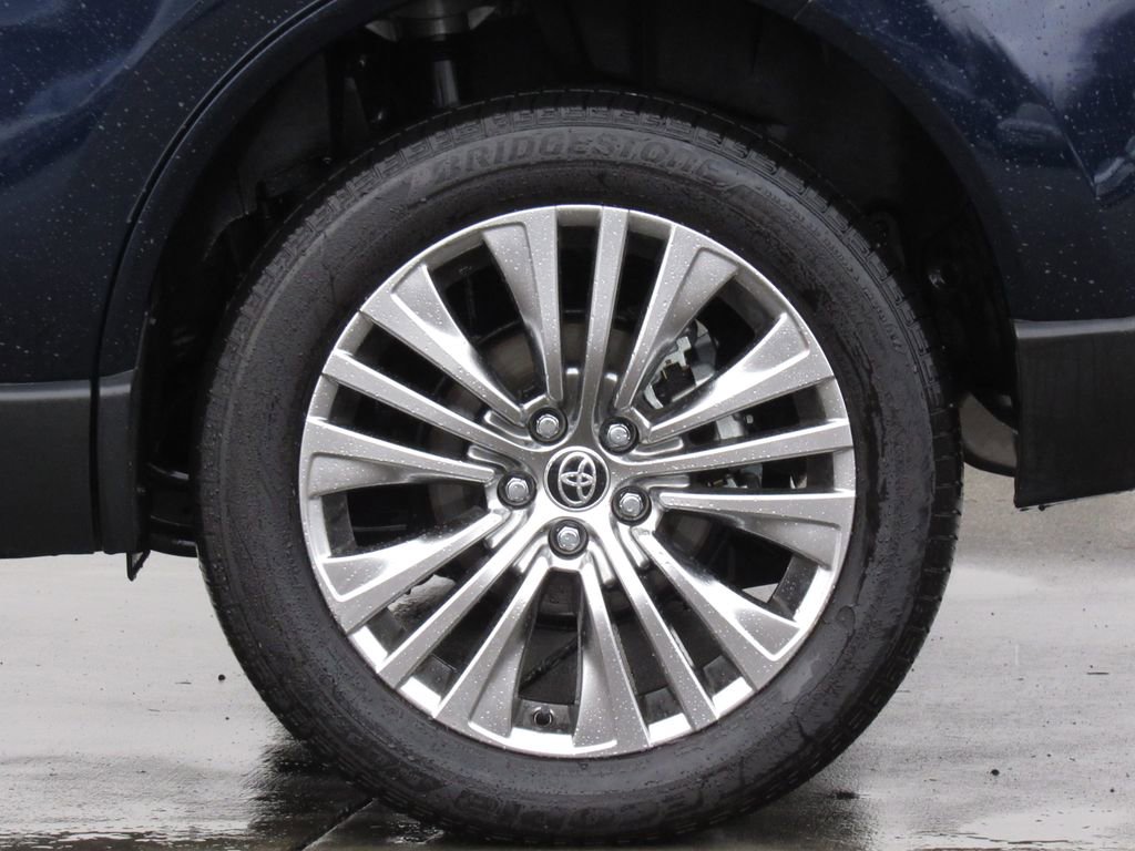 Certified 2024 Toyota Venza Limited image 35