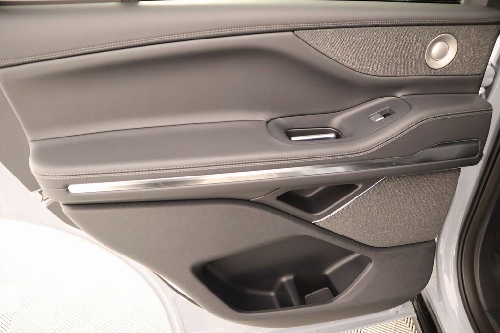 New 2025 Lincoln Navigator Reserve image 18