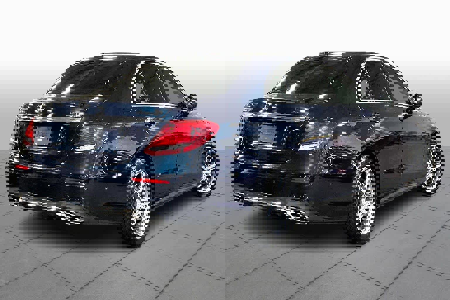 Used 2017 Mercedes-Benz E 300 4MATIC image 12