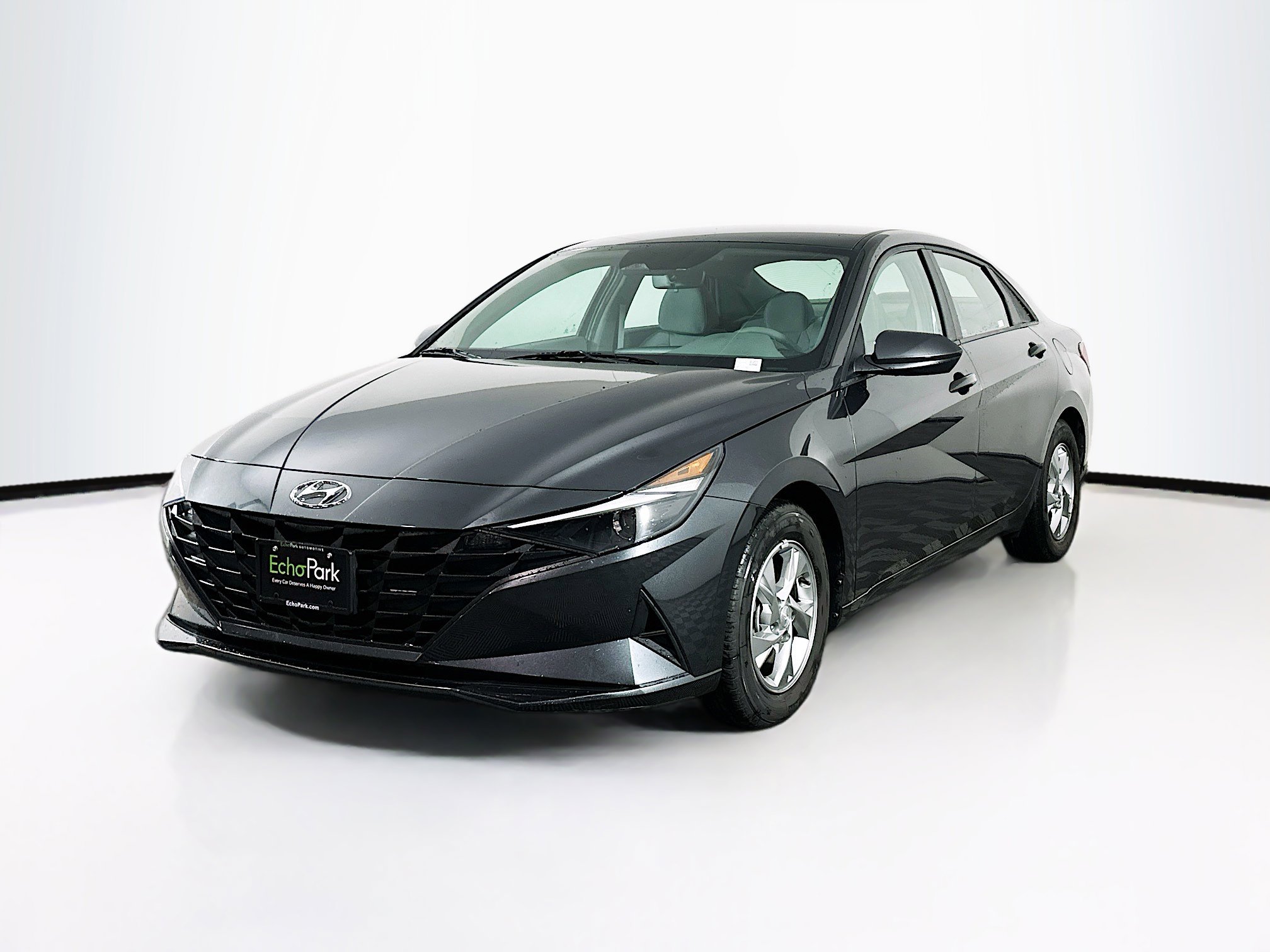 Used 2021 Hyundai Elantra SE image 3