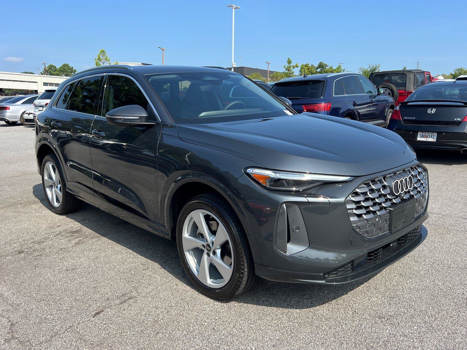 Used 2025 Audi Q5 Premium Plus AWD/4WD image 3
