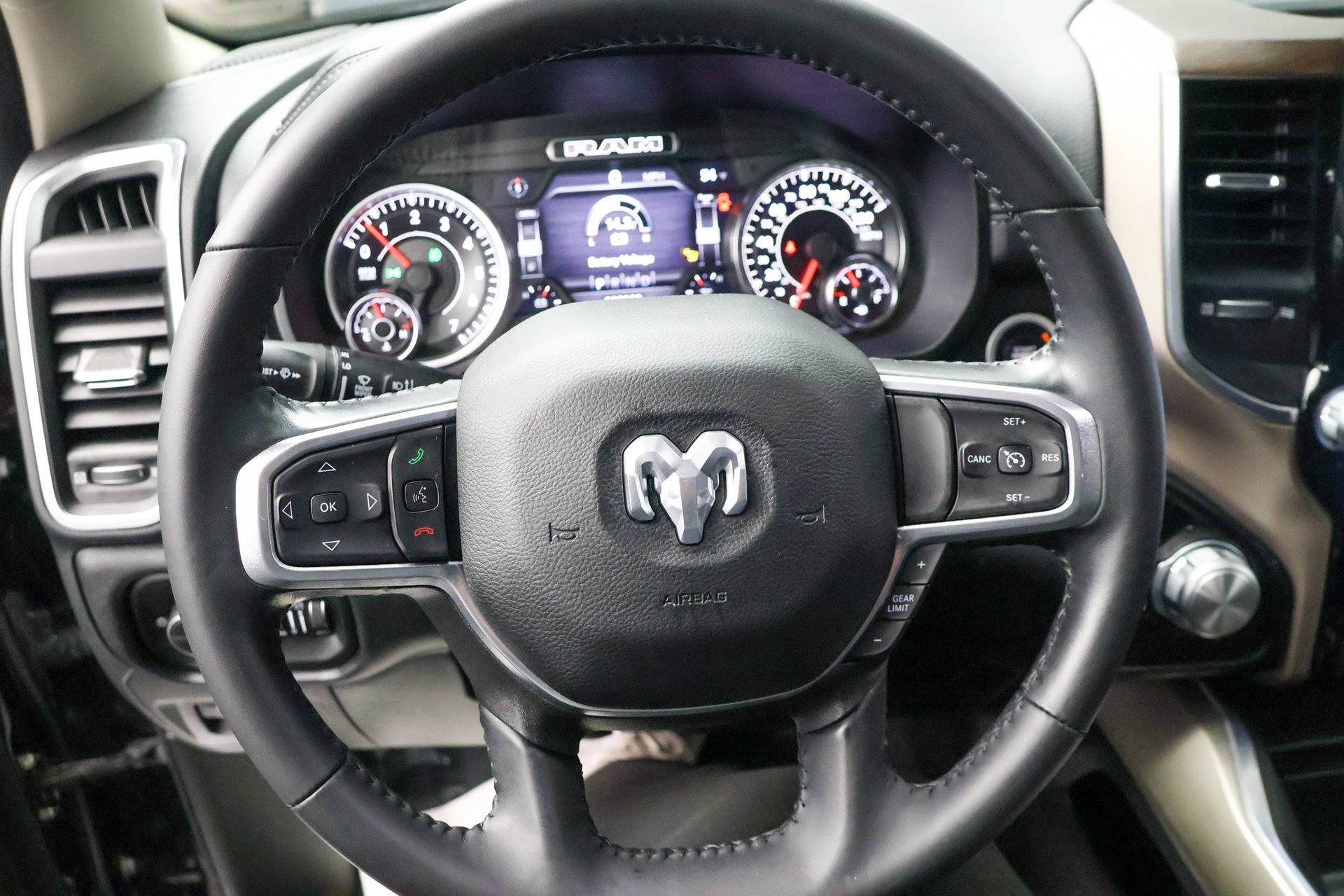Used 2022 RAM 1500 Laramie AWD/4WD image 18
