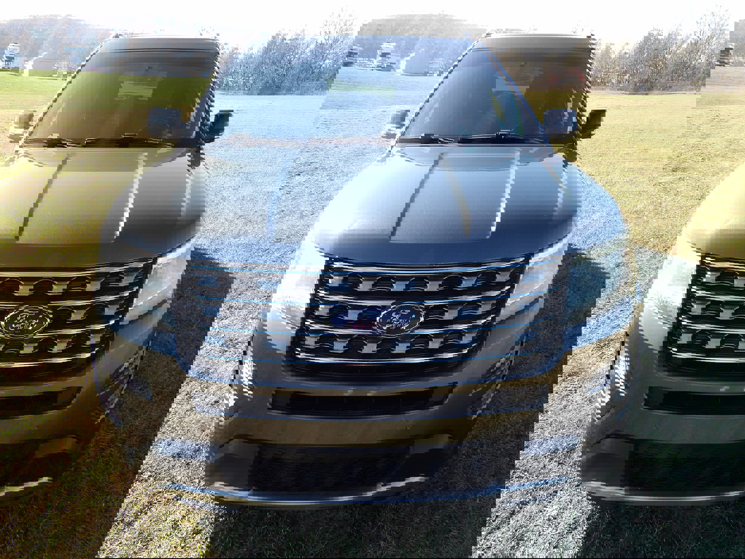 Used 2016 Ford Explorer XLT w/ Equipment Group 202A image 3