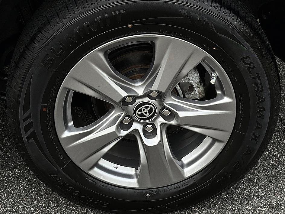 Used 2023 Toyota RAV4 LE AWD/4WD image 6