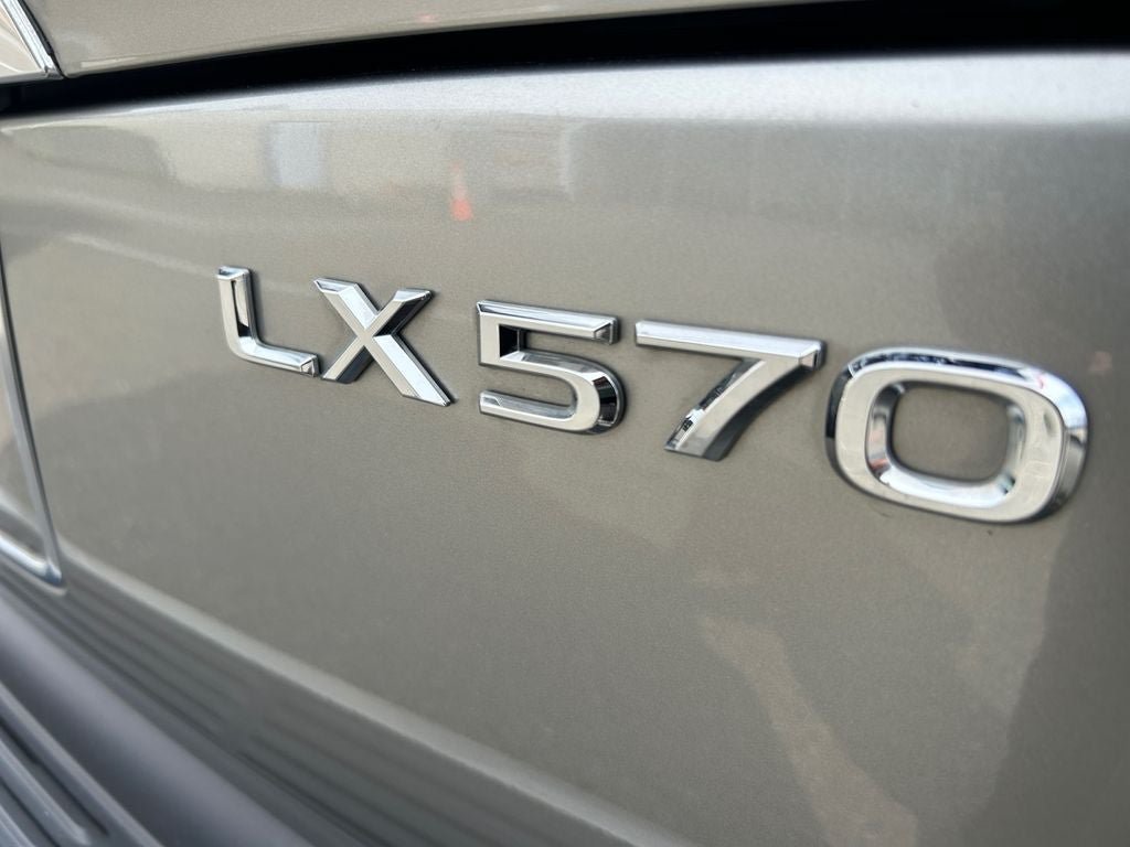 Used 2021 Lexus LX 570 4WD w/ Luxury Package image 35