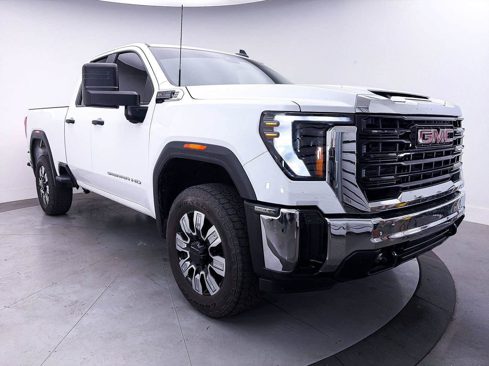 Used 2025 GMC Sierra 2500 Pro RWD image 8