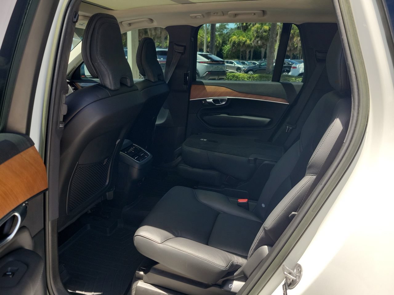 Used 2023 Volvo XC90 B6 Plus AWD/4WD image 11