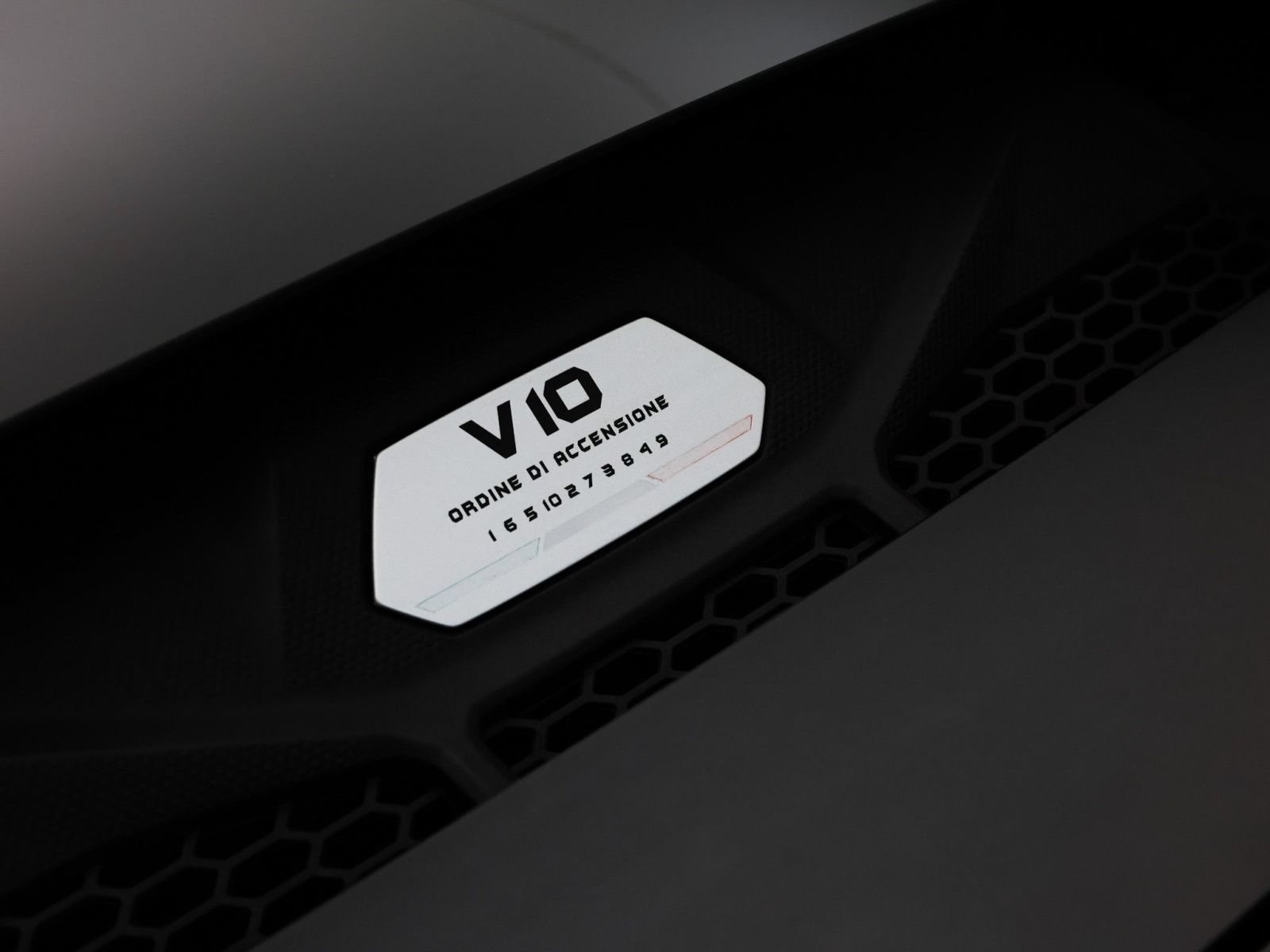 Used 2020 Lamborghini Huracan EVO RWD image 28