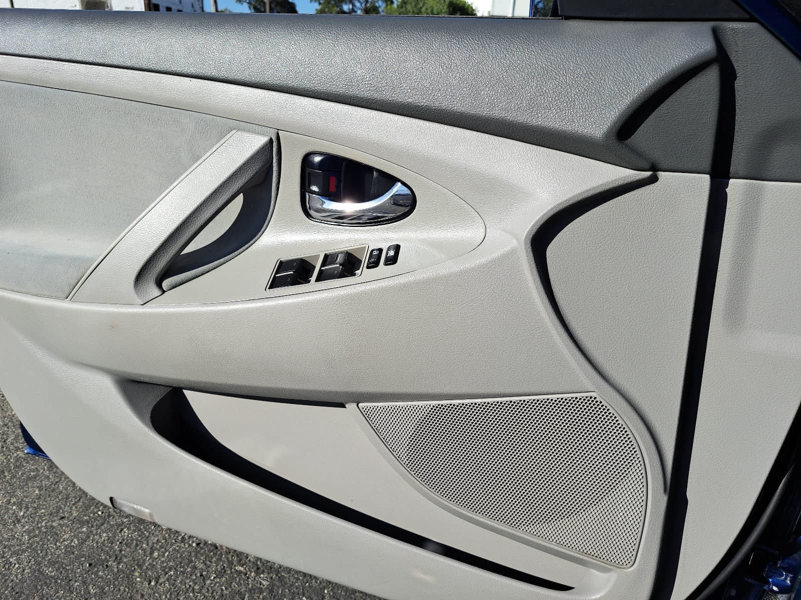 Used 2011 Toyota Camry LE FWD image 25