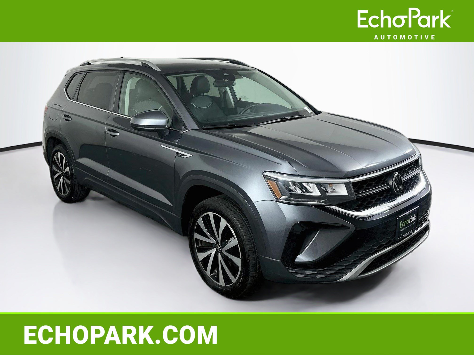 Used 2024 Volkswagen Taos SE FWD image 1