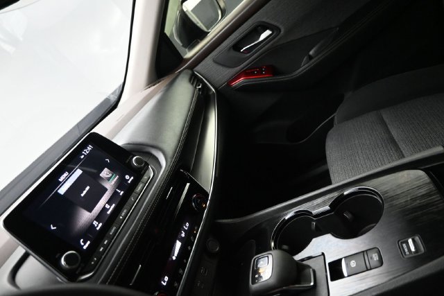 Used 2022 Nissan Rogue SV FWD image 16