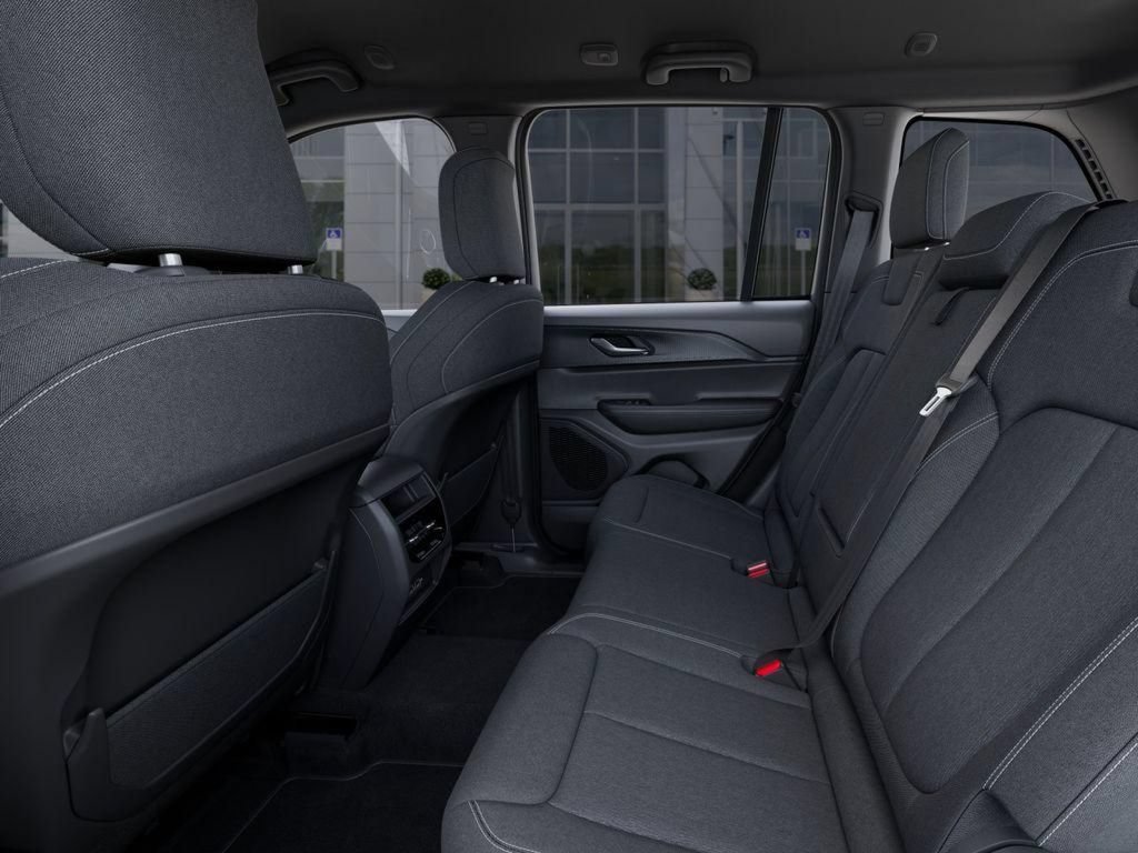 New 2025 Jeep Grand Cherokee Laredo AWD/4WD image 23