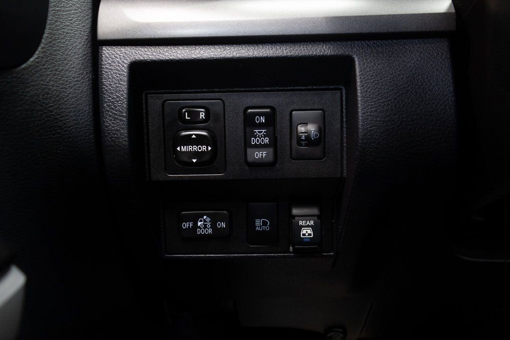 Used 2019 Toyota Tundra SR5 w/ SR5 Convenience Package image 29