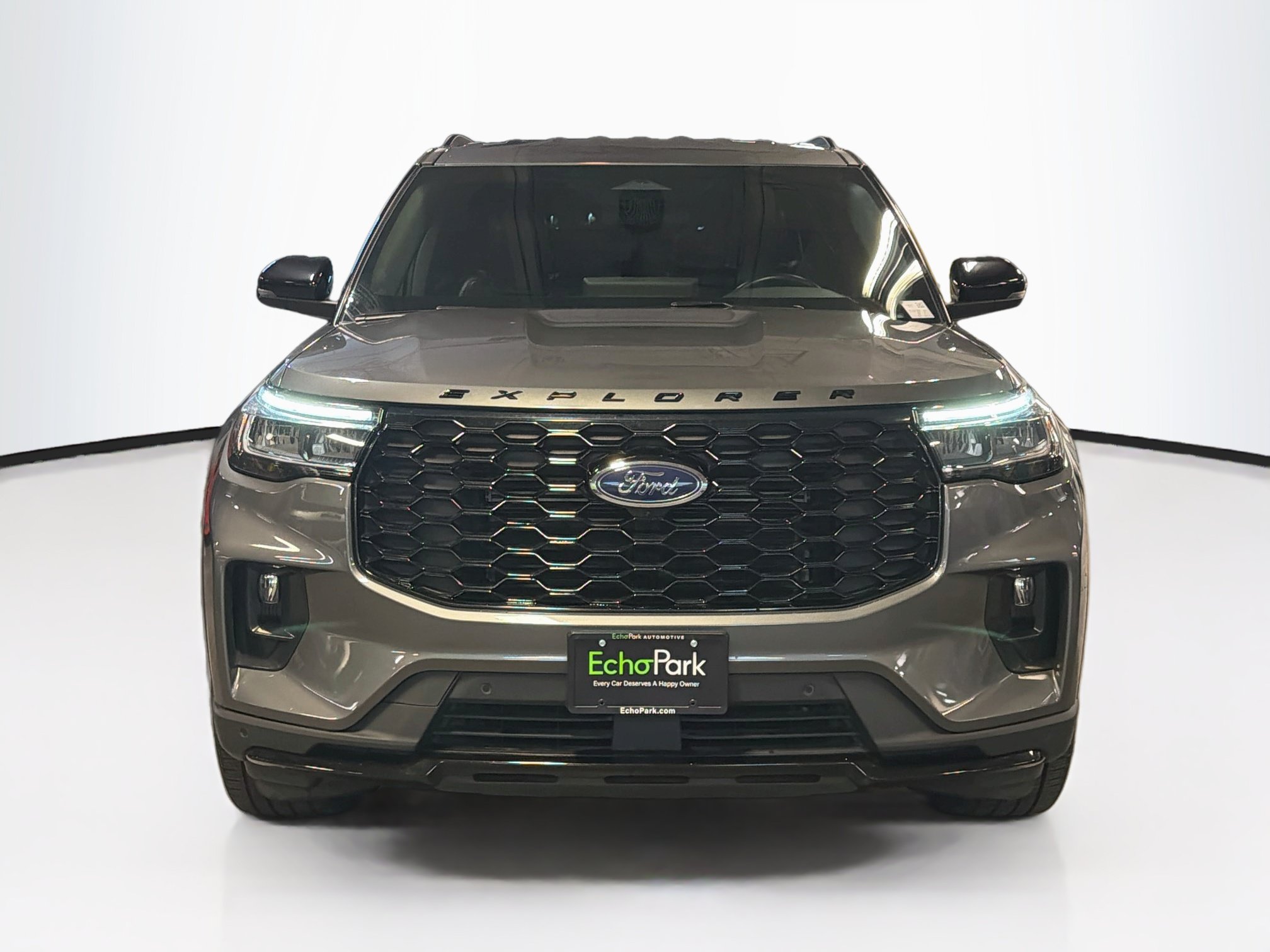 Used 2025 Ford Explorer ST-Line w/ ST-Line Street Pack AWD/4WD image 2