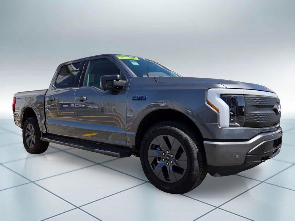 New 2025 Ford F150 Lightning Flash AWD/4WD image 3