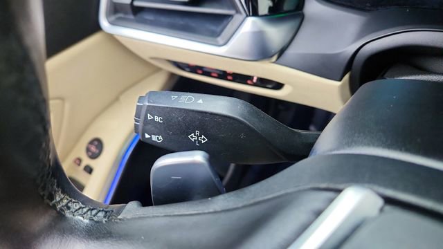 Used 2022 BMW 330i Sedan w/ Driving Assistance Package RWD image 40