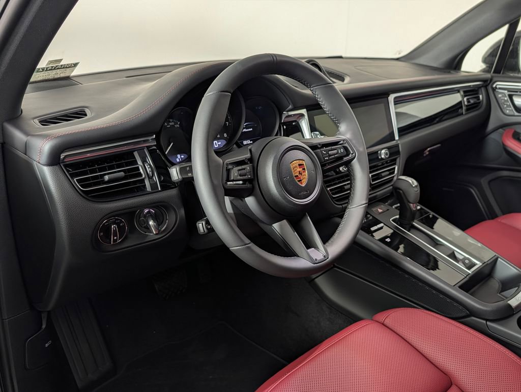 New 2026 Porsche Macan AWD/4WD image 4