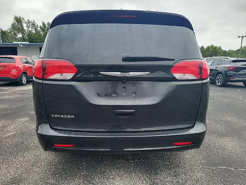 Used 2023 Chrysler Voyager LX FWD image 6