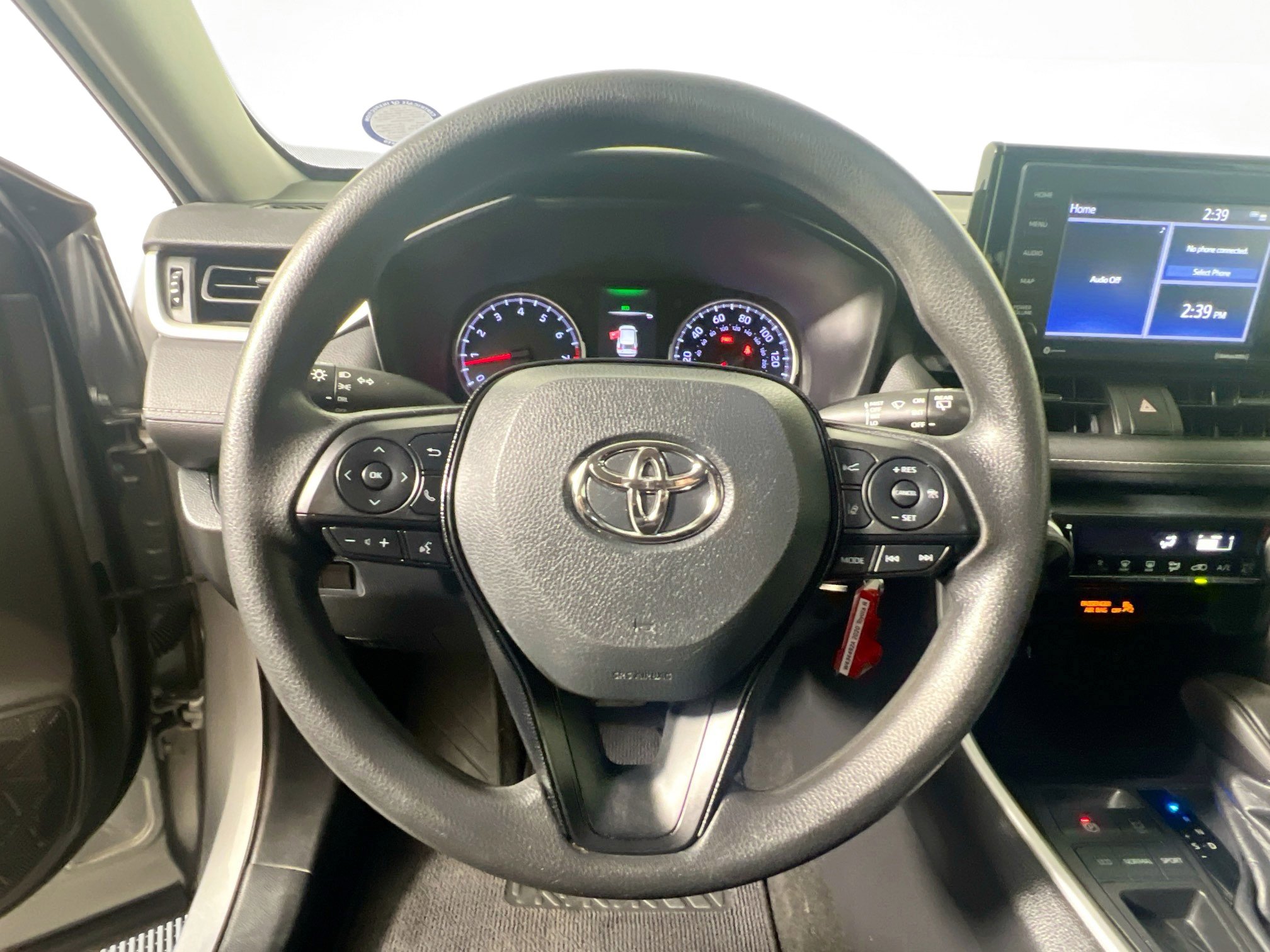 Used 2020 Toyota RAV4 LE image 17