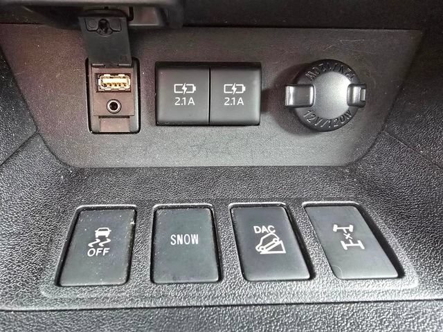 Used 2017 Toyota Highlander Plus AWD/4WD image 25