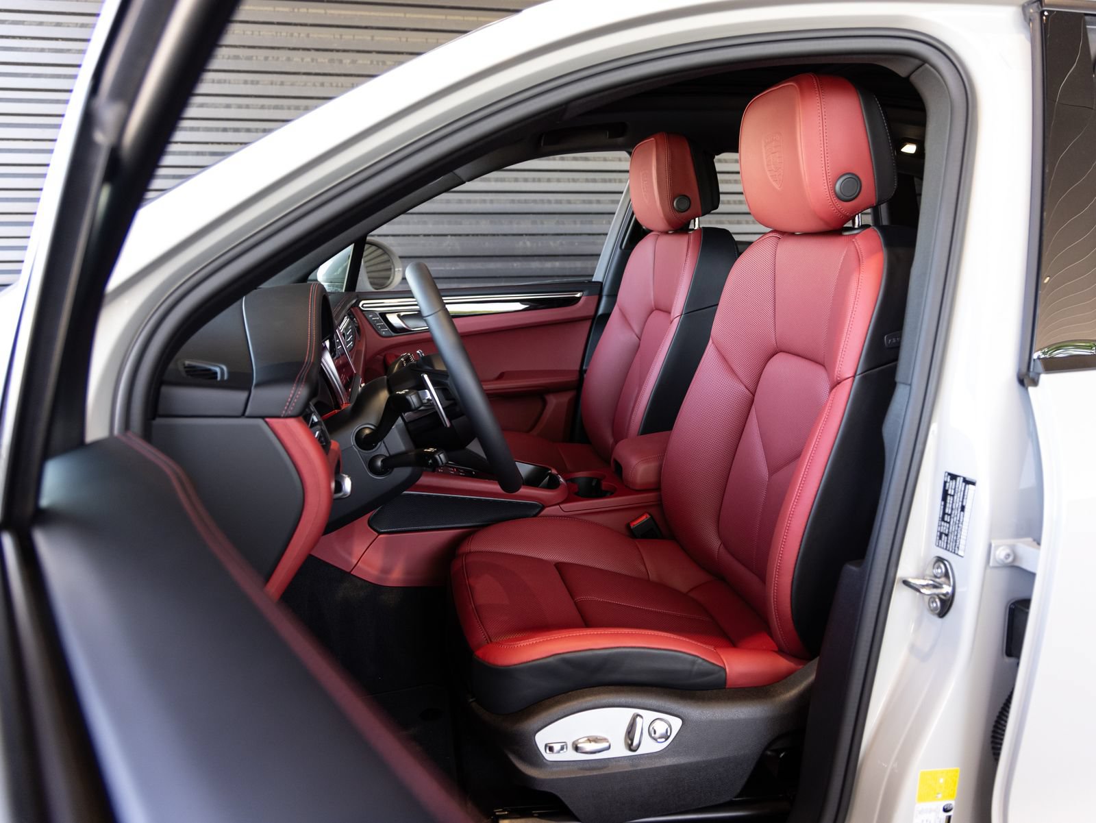 New 2026 Porsche Macan AWD/4WD image 5