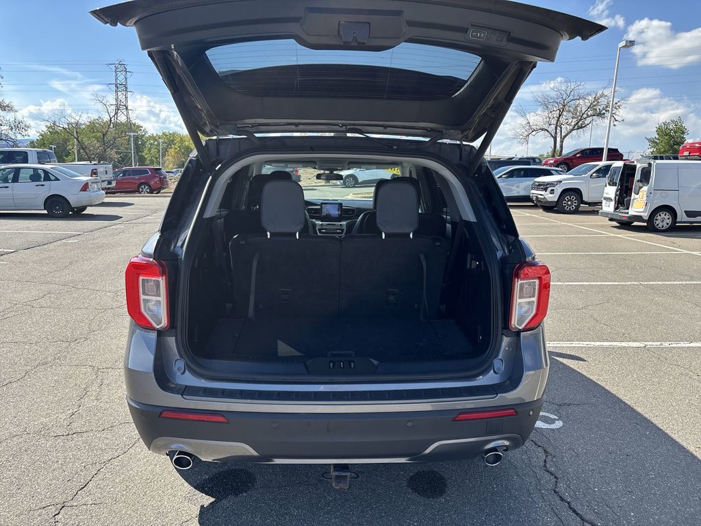 Used 2022 Ford Explorer XLT w/ XLT Sport Appearance Package AWD/4WD image 31