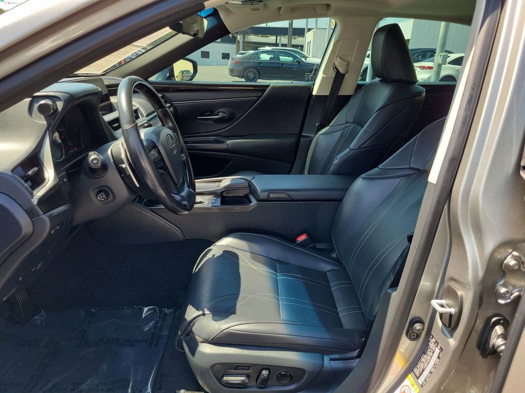 Used 2019 Lexus ES 300h w/ Luxury Package image 23